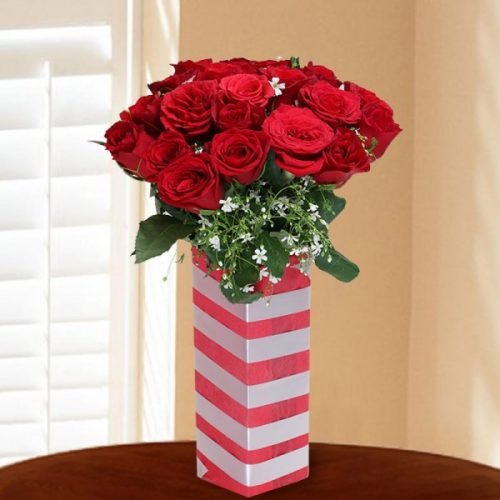 red-roses-vase-600x600